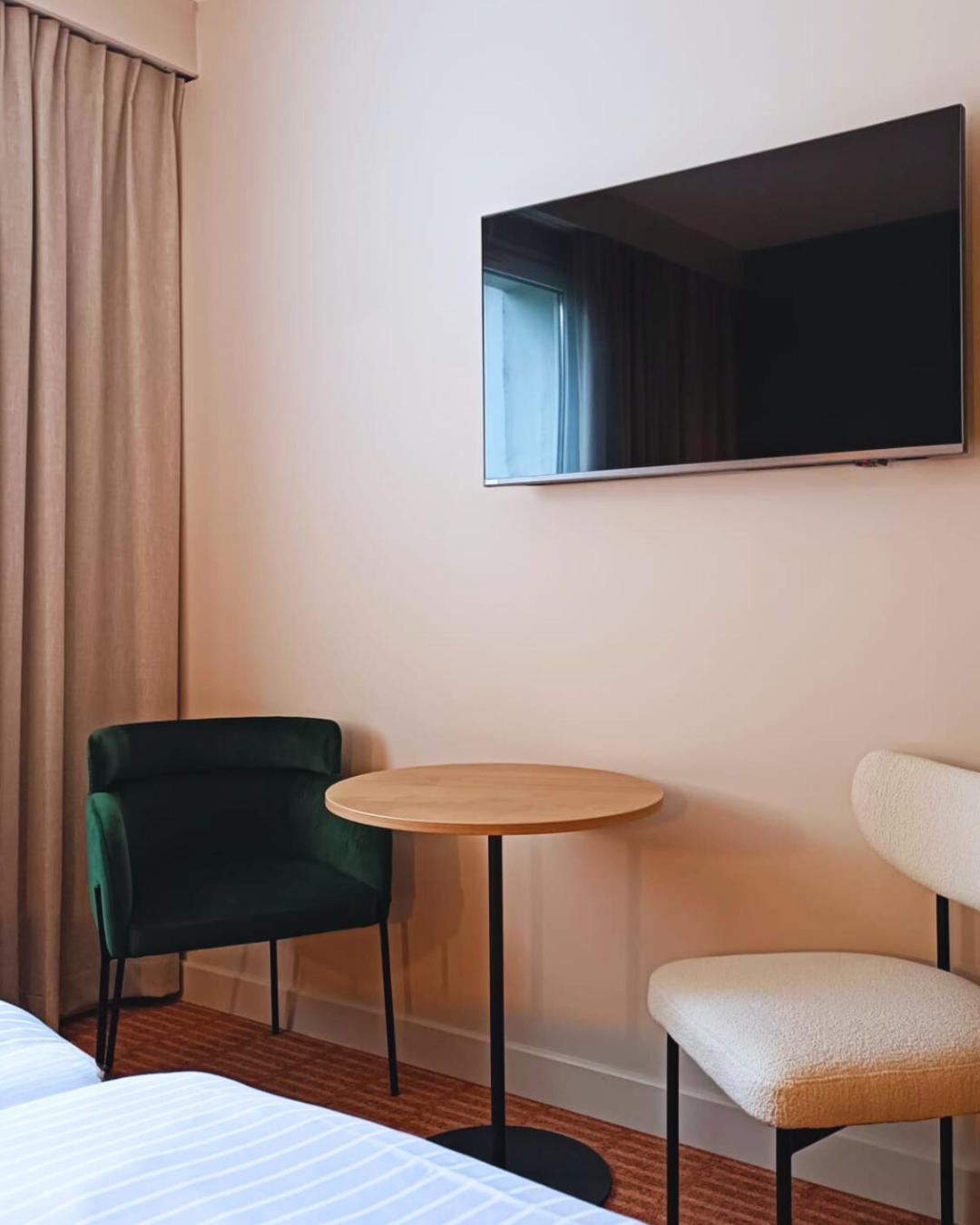 Hotel L'Ours De มุตซิก ภายนอก รูปภาพ